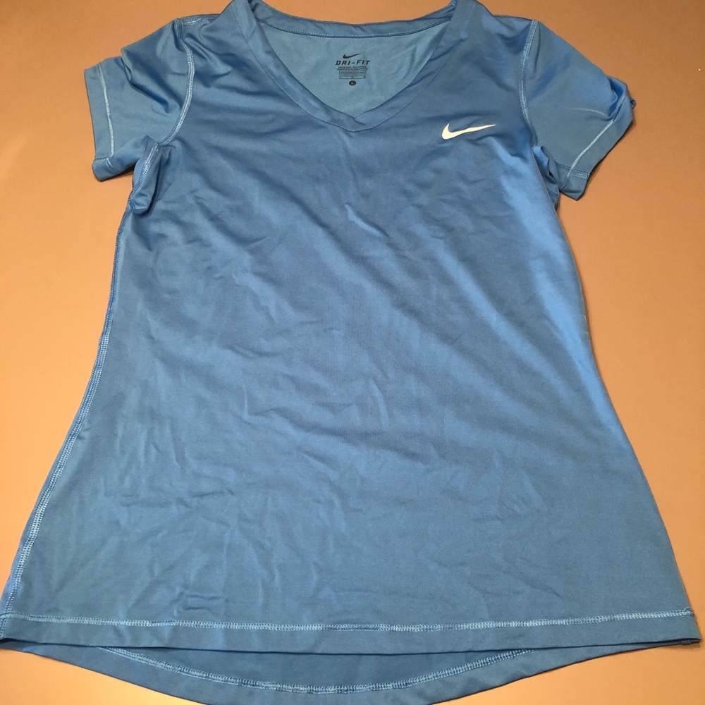 Women’s Nike dri fit. Great condition.